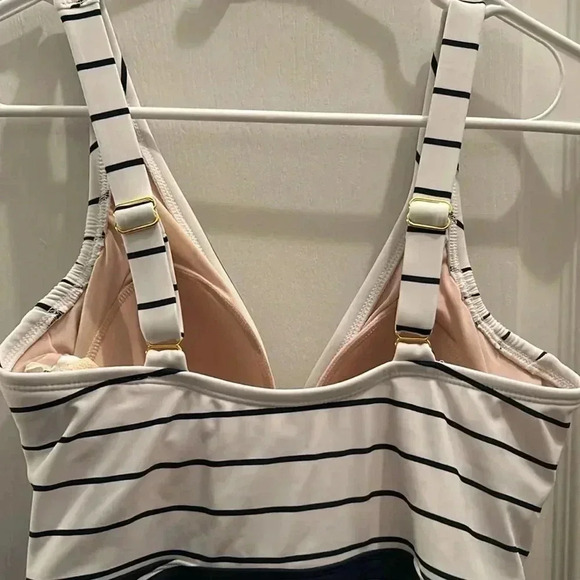 Kona Sol NWT Women’s Swimsuit - Medium - Picture 5 of 7